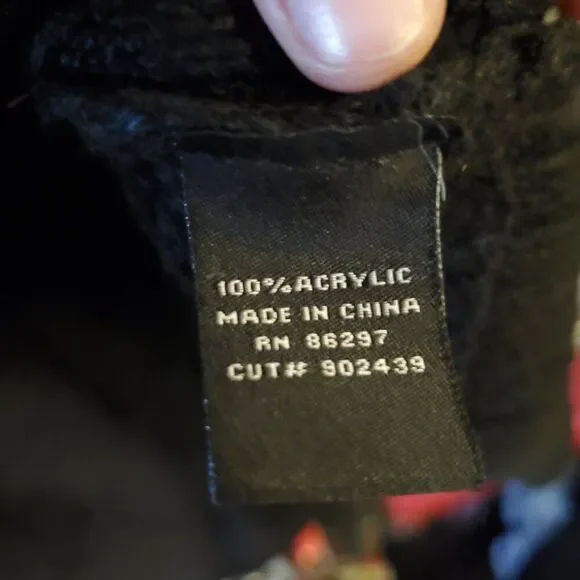 BCBGMaxAzria Black Cable Knit Asymmetrical Sweater Size Small/Medium - Picture 3 of 4